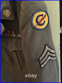 World War II Vintage Army Jacket, Gold US Pins 1st Armored Division Patch